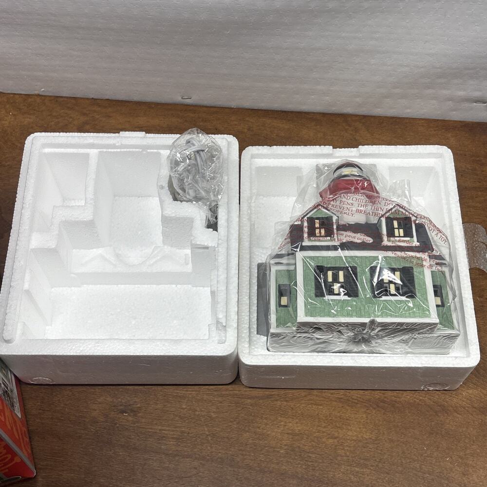 2000 Coca-Cola Town Square Collection The Lighthouse Gift Shop New - Picture 4 of 4